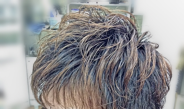 無造作アイロンパーマ・パンチパーマのヘアスタイル画像